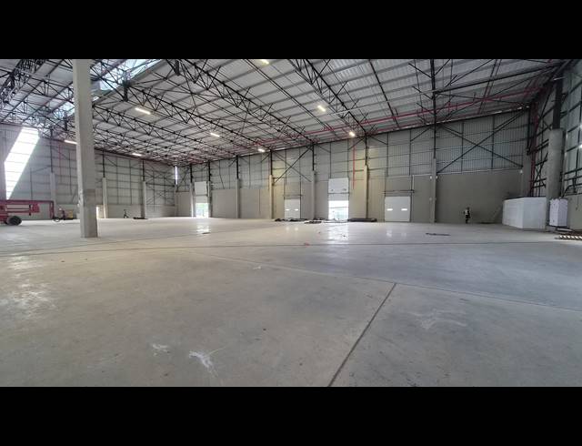 3,651M² WAREHOUSE TO LET IN JET PARK